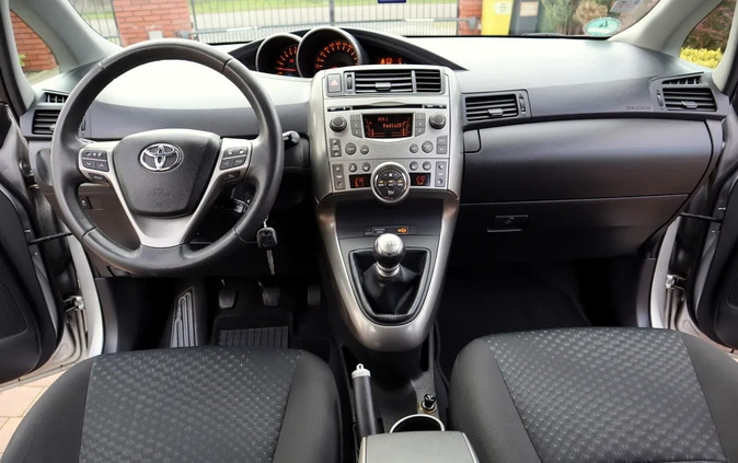 Toyota Verso cena 28900 przebieg: 205000, rok produkcji 2009 z Gołdap małe 529